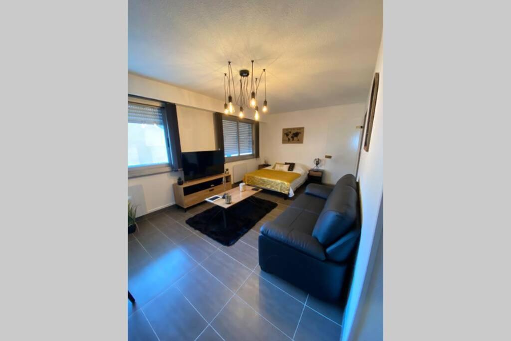 Le 12 Du Temple - Plein Coeur Centre Ville, Residence Privee, 5Mn Gare Sncf, Wifi Et Netflix Niort Exterior foto